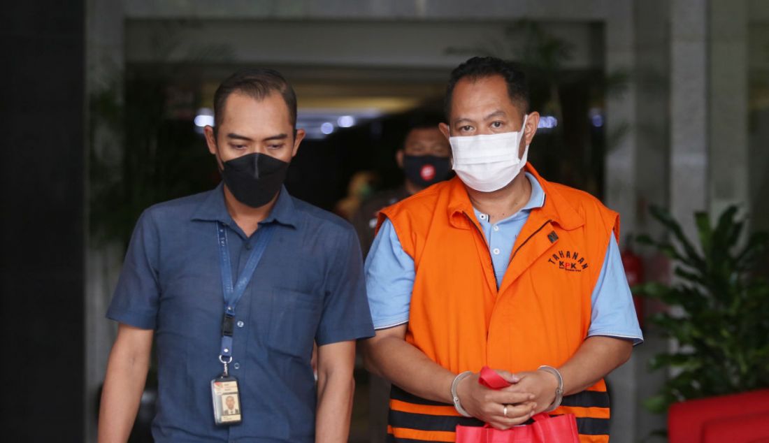 Direktur PT Adonara Propertindo Tommy Adrian usai menjalani pemeriksaan di gedung KPK, Jakarta, Rabu (15/9). - JPNN.com