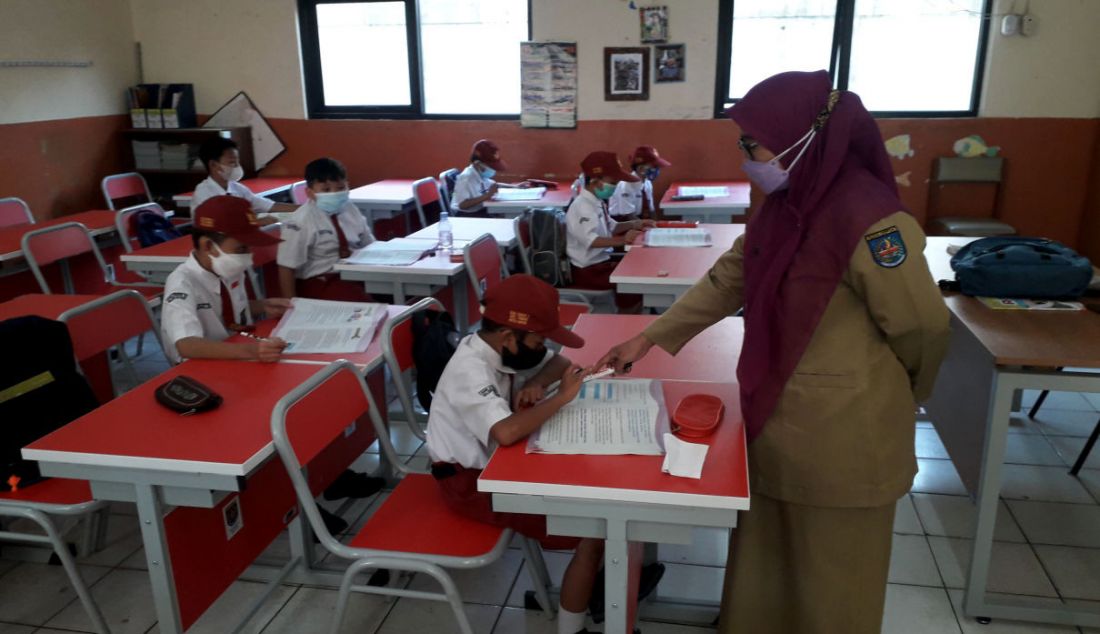 Suasana PTM terbatas di SDN 03 Cinere, Depok, Jawa Barat, Selasa (28/9). - JPNN.com