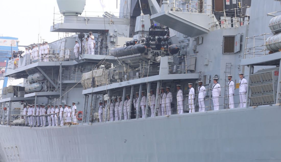 Kapal perang Angkatan Laut (AL) Inggris HMS Richmond tiba di Pelabuhan Tanjung Priok, Jakarta, Jumat (8/10). - JPNN.com