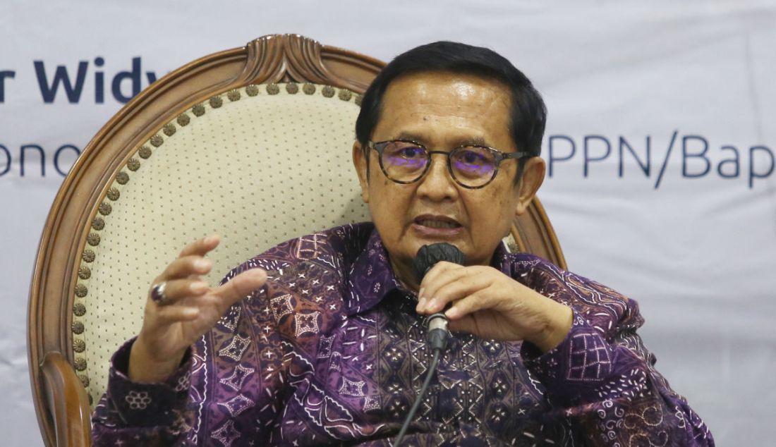 Akademisi Institut Pertanian Bogor (IPB) Prof Didin S. Damanhuri menghadiri diskusi bertema 'Pokok-Pokok Haluan Negara' di Kompleks Parlemen Senayan, Jakarta, Senin (11/10). - JPNN.com