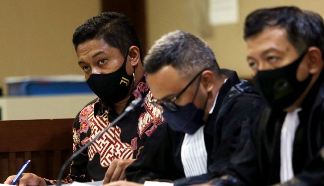 Terdakwa kasus dugaan suap terkait pengurusan atau penanganan sejumlah kasus di KPK Stepanus Robin Pattuju menjalani sidang lanjutan di Pengadilan Tipikor, Jakarta, Senin (18/10). - JPNN.com