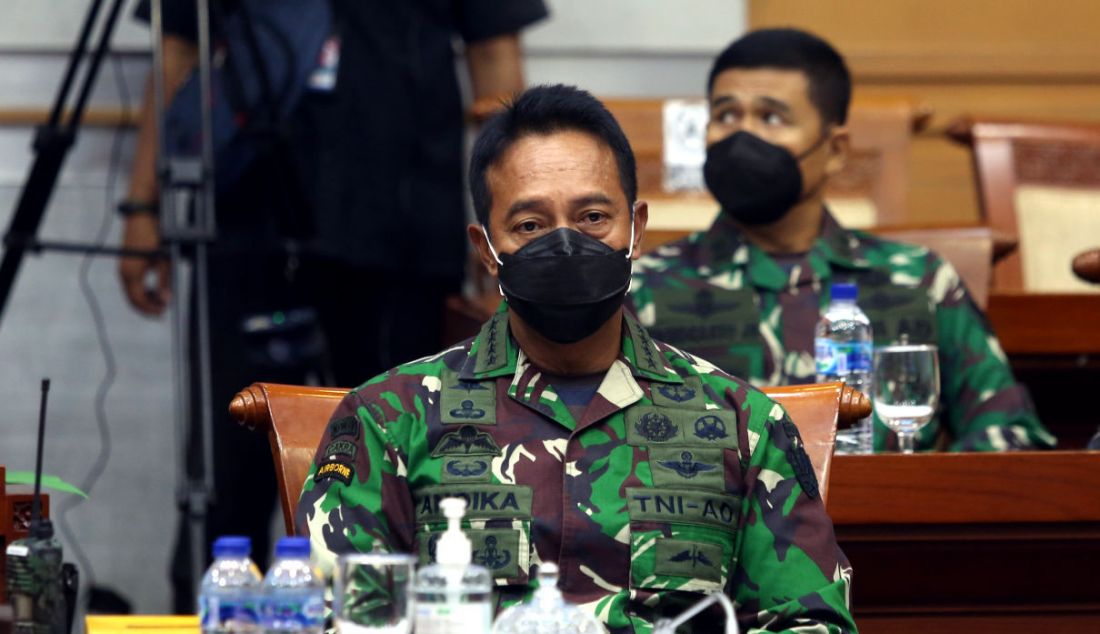 KSAD Jenderal TNI Andika Perkasa mengikuti uji kelayakan dan kepatutan Panglima TNI di Ruang Rapat Komisi I DPR, Jakarta, Sabtu (6/11). Andika menjadi calon tunggal sebagai Panglima TNI. - JPNN.com