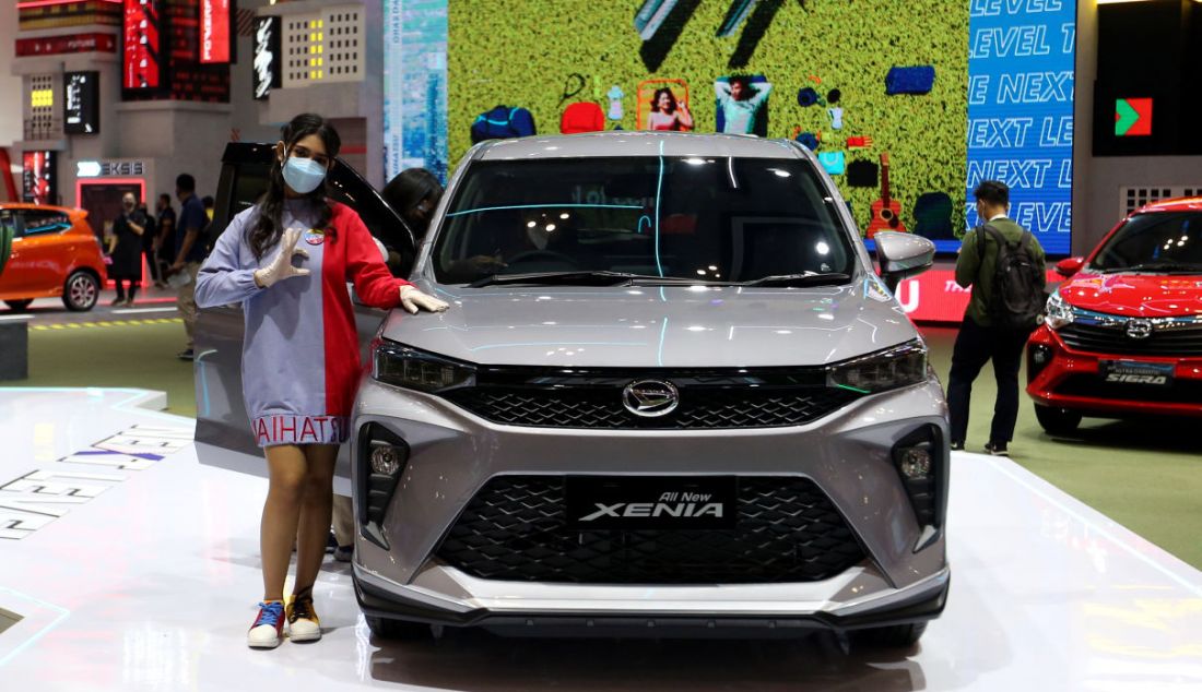 Mobil terbaru Daihatsu Xenia dipamerkan di acara otomotif Gaikindo Indonesia International Auto Show (GIIAS) 2021 di ICE, BSD City, Kabupaten Tangerang, Kamis (11/11). - JPNN.com