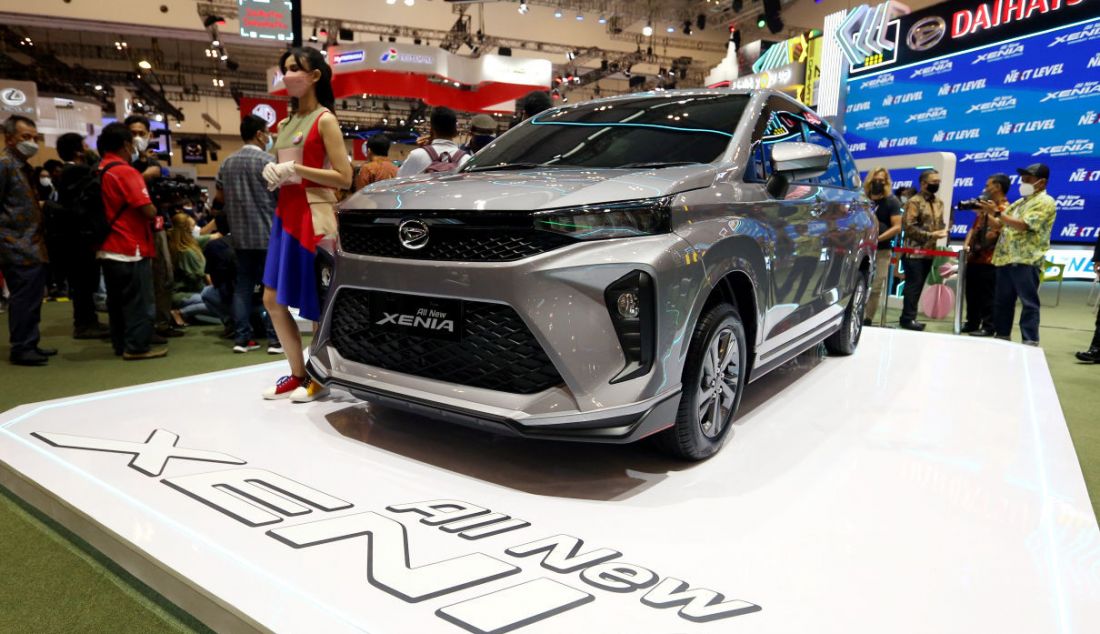 Mobil terbaru Daihatsu Xenia dipamerkan di acara otomotif Gaikindo Indonesia International Auto Show (GIIAS) 2021 di ICE, BSD City, Kabupaten Tangerang, Kamis (11/11). - JPNN.com