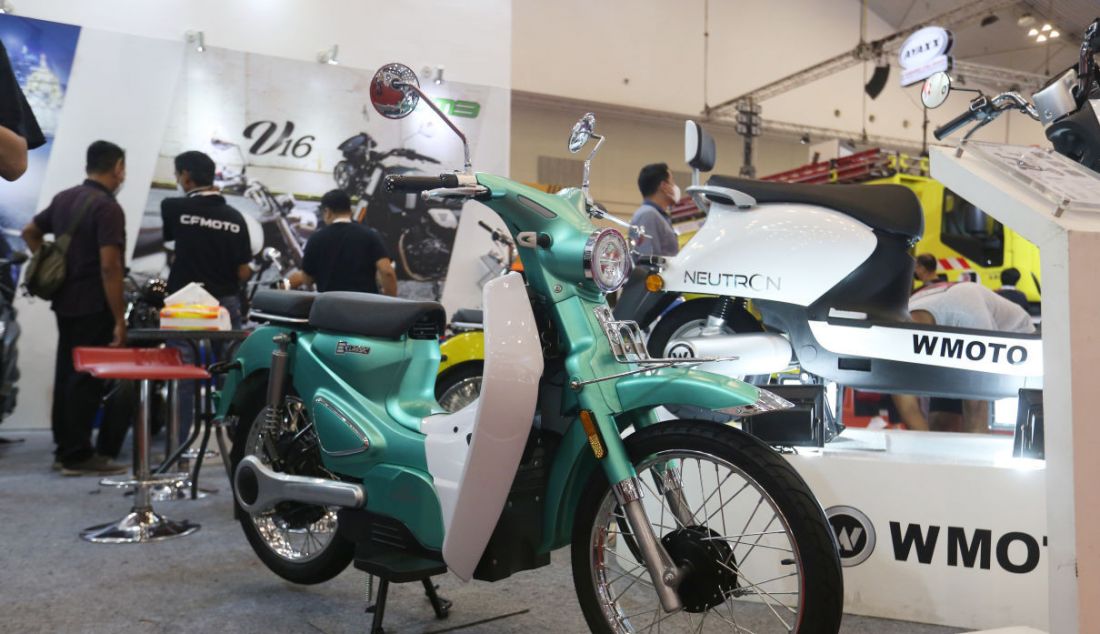 Motor berdesain klasik dipamerkan di ajang Gaikindo Indonesia International Auto Show (GIIAS) 2021 di ICE BSD, Serpong, Tangerang Selatan, Banten, Rabu (17/11). - JPNN.com