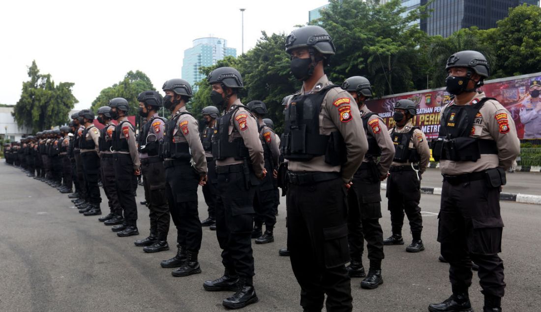 Sejumlah anggota kepolisian mengikuti acara Penutupan Patroli Perintis Presisi di Lapangan Promoter Dit Lantas Polda Metro Jaya, Jakarta, Selasa (30/11) - JPNN.com