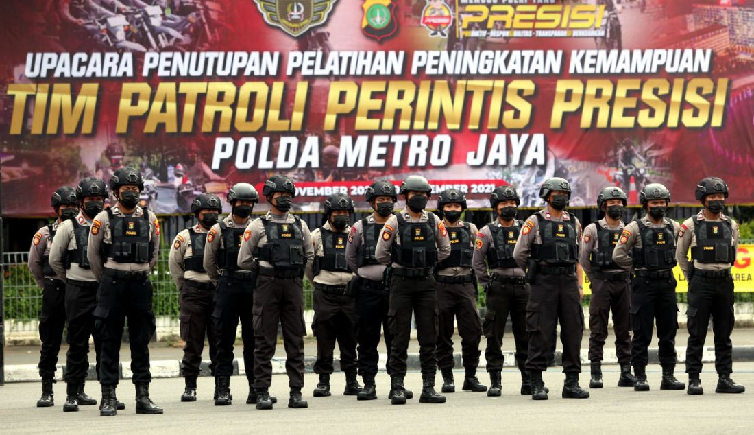 Sejumlah anggota kepolisian mengikuti acara Penutupan Patroli Perintis Presisi di Lapangan Promoter Dit Lantas Polda Metro Jaya, Jakarta, Selasa (30/11). - JPNN.com