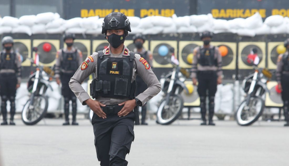 Sejumlah anggota kepolisian mengikuti acara Penutupan Patroli Perintis Presisi di Lapangan Promoter Dit Lantas Polda Metro Jaya, Jakarta, Selasa (30/11). - JPNN.com