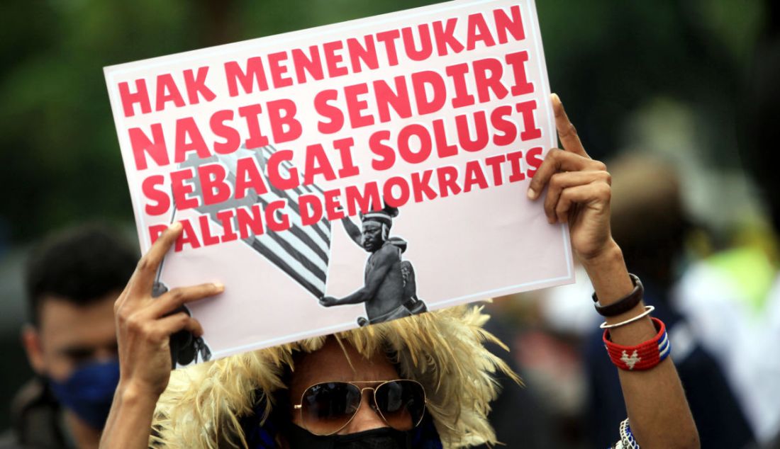 Aliansi Mahasiswa Papua (AMP) memperingati 60 tahun deklarasi kemerdekaan Papua Barat di Wilayah Patung Kuda, Jakarta, Rabu (1/12). - JPNN.com