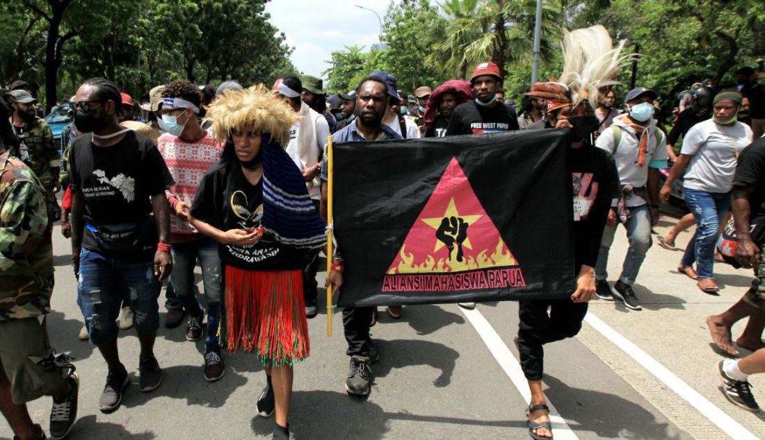 Aliansi Mahasiswa Papua (AMP) melakukan unjuk rasa memperingati 60 tahun deklarasi kemerdekaan Papua Barat di Wilayah Patung Kuda, Jakarta, Rabu (1/12). - JPNN.com