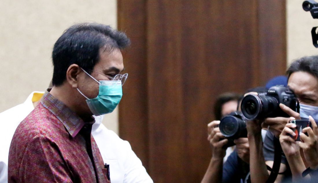 Mantan Wakil Ketua DPR Azis Syamsuddin menjalani sidang dakwaan di Pengadilan Tipikor, Jakarta, Senin (6/12). - JPNN.com