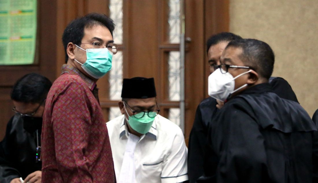 Mantan Wakil Ketua DPR Azis Syamsuddin menjalani sidang dakwaan di Pengadilan Tipikor, Jakarta, Senin (6/12). - JPNN.com