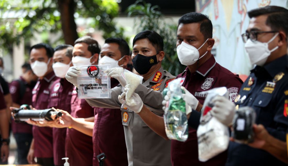 Direktorat Reserse Narkoba Polda Metro Jaya bersama Ditjen Bea Cukai dalam rilis pengungkapan jaringan narkoba internasional di Polda Metro Jaya, Jakarta, Kamis (9/12). - JPNN.com