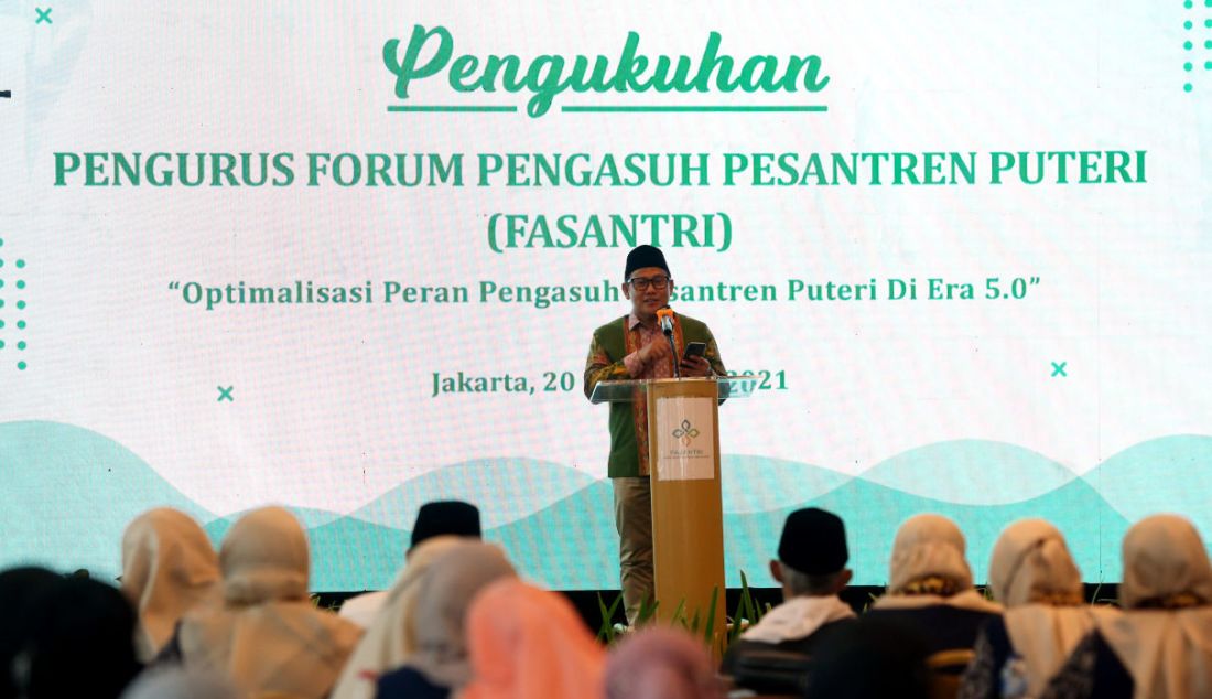 Wakil Ketua DPR RI Abdul Muhaimin Iskandar memberi pengarahan dalam lokakarya Optimalisasi Peran Pengasuh Pesantren Putri di Era 5.0 di Jakarta, Senin (20/12). - JPNN.com