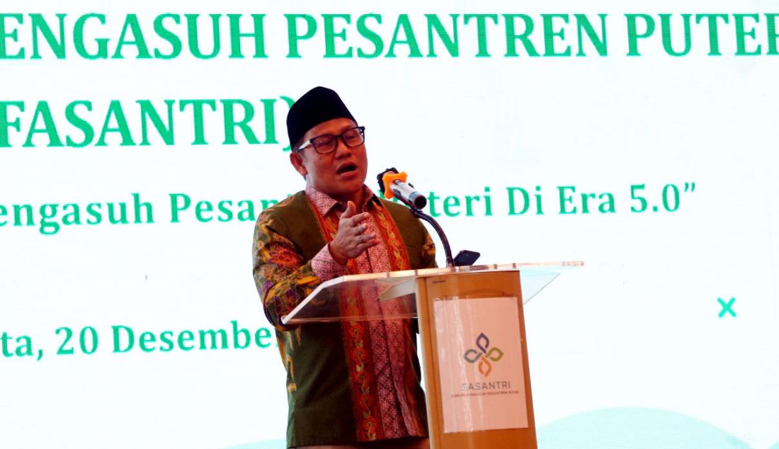 Wakil Ketua DPR RI Abdul Muhaimin Iskandar memberi pengarahan dalam lokakarya Optimalisasi Peran Pengasuh Pesantren Putri di Era 5.0 di Jakarta, Senin (20/12). - JPNN.com