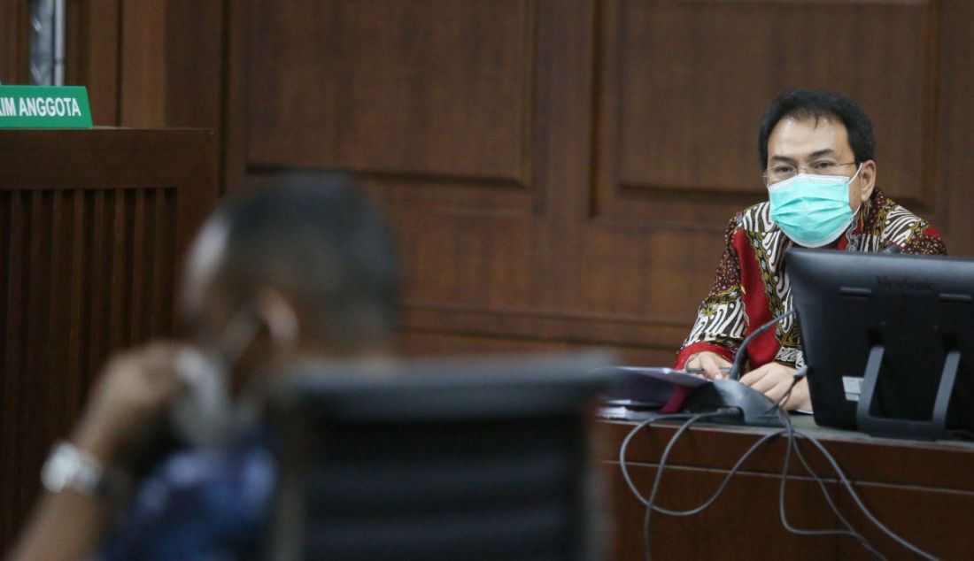 Terdakwa kasus suap mantan penyidik KPK Azis Syamsuddin menjalani sidang lanjutan di Pengadilan Tipikor, Jakarta, Kamis (13/12). Sidang beragenda mendengarkan keterangan empat saksi yang dihadirkan oleh Jaksa Penuntut Umum (JPU) dari KPK. - JPNN.com