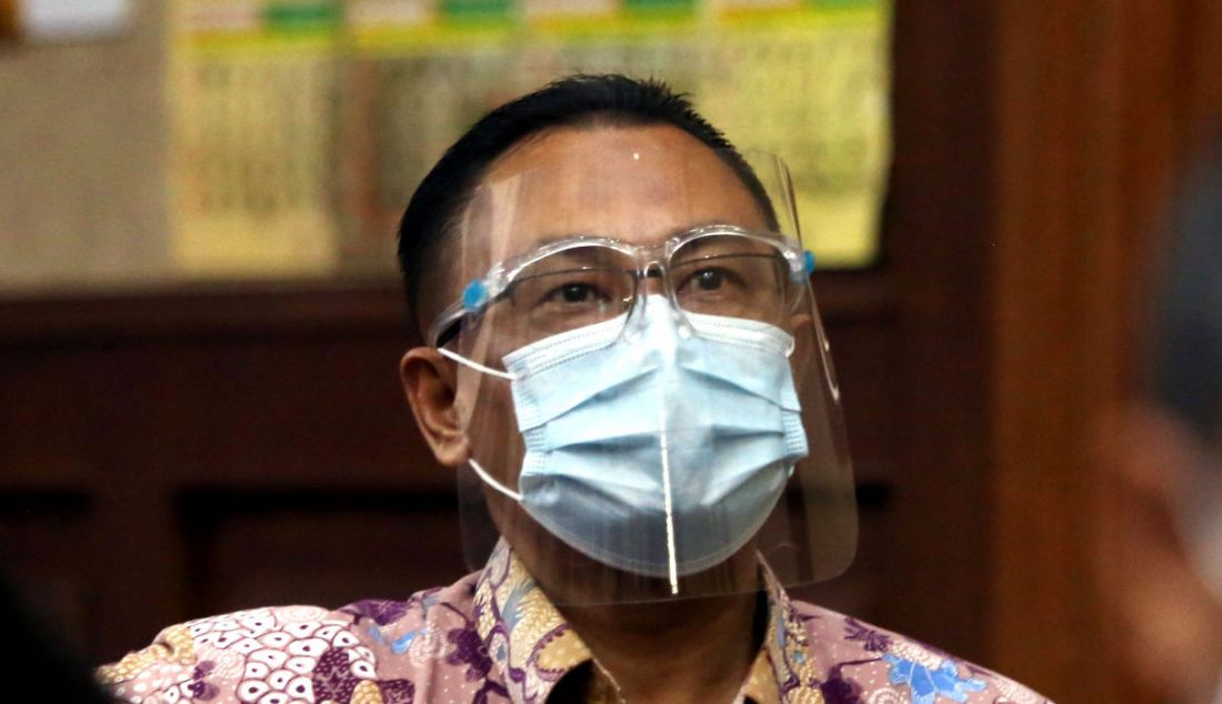 Terdakwa kasus suap pengurusan pajak Dadan Ramdani mengikuti sidang pemeriksaan terdakwa di Pengadilan Tipikor, Jakarta, Selasa (4/1). - JPNN.com