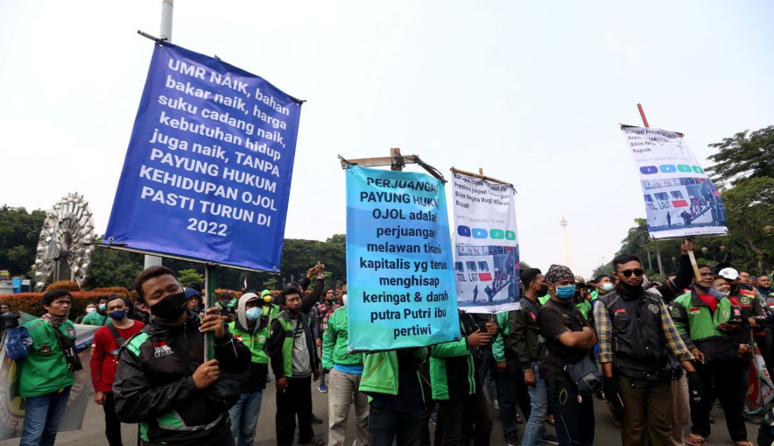 Sejumlah pengemudi ojek daring melakukan aksi unjuk rasa, Jakarta, Rabu (5/1). - JPNN.com