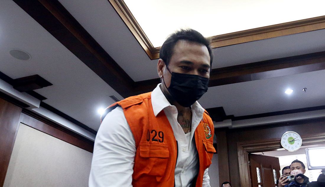 I Gede Aryastina atau Jerinx SID menjalani sidang di Pengadilan Negeri Jakarta Pusat, Rabu (12/1). - JPNN.com