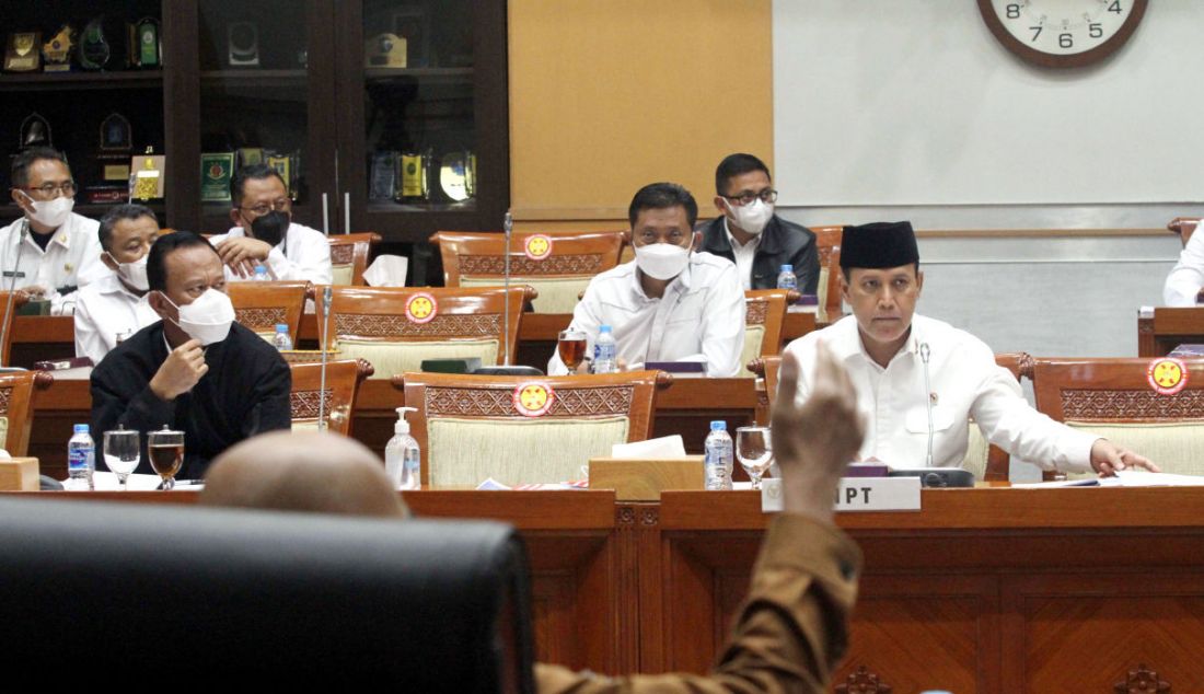 Kepala Badan Nasional Penanggulangan Terorisme (BNPT) Komjen Pol Boy Rafli Amar mengikuti rapat kerja dengan Komisi III DPR di Kompleks Parlemen, Senayan, Jakarta, Selasa (25/1). - JPNN.com