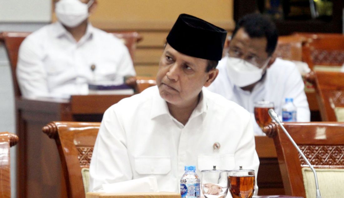 Kepala Badan Nasional Penanggulangan Terorisme (BNPT) Komjen Pol Boy Rafli Amar mengikuti rapat kerja dengan Komisi III DPR di Kompleks Parlemen, Senayan, Jakarta, Selasa (25/1). Rapat tersebut membahas evaluasi kinerja dan capaian target BNPT pada 2021 serta roadmap 2022, program prioritas dan strategi dalam capaiannya. - JPNN.com