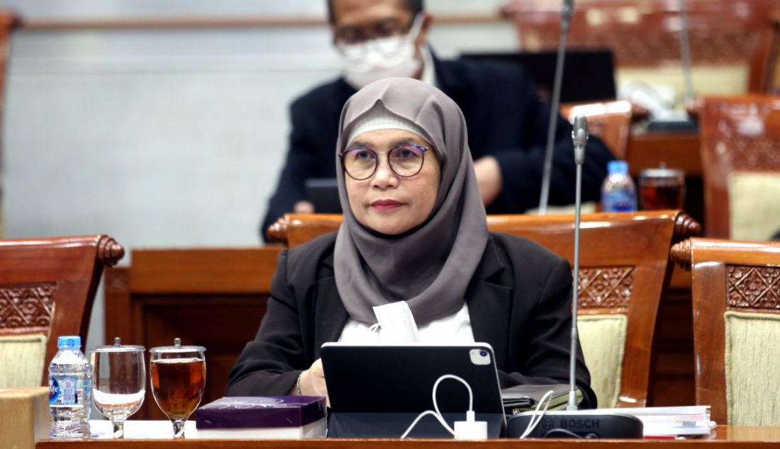 Wakil Ketua KPK Lili Pintauli Siregar mengikuti rapat kerja dengan Komisi III DPR di Kompleks Parlemen, Jakarta, Rabu (26/1). - JPNN.com