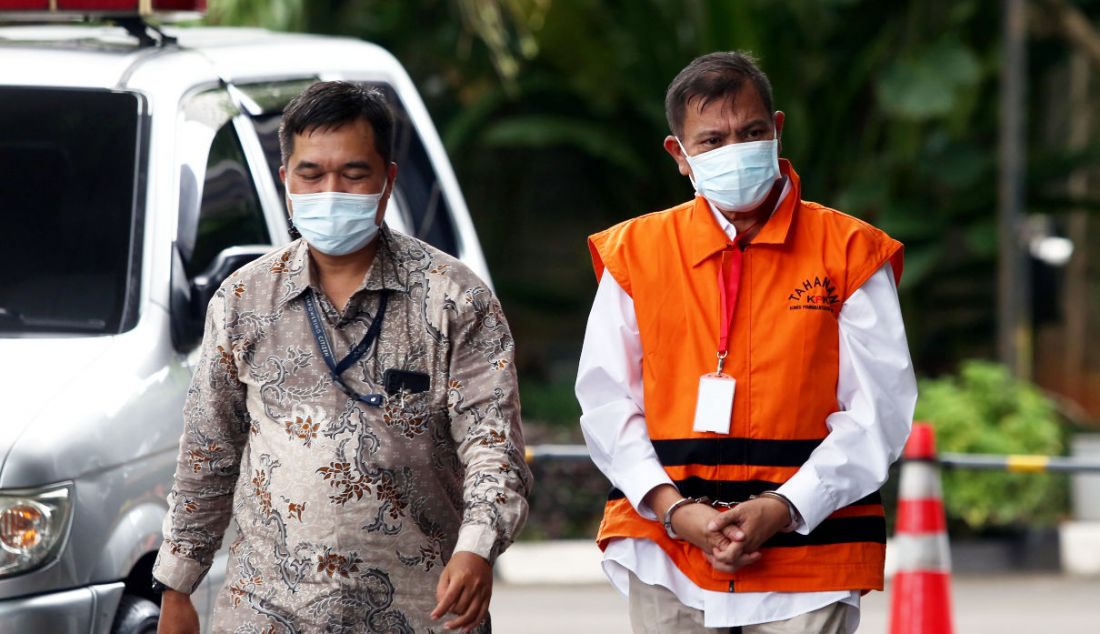 Sekretaris Dinas Penanaman Modal dan Pelayanan Terpadu Satu Pintu (PTSP) Kota Bekasi M Bunyamin di Gedung KPK, Jakarta, Jumat (28/1). M Bunyamin menjalani pemeriksaan lanjutan atas kasus suap terkait sejumlah perkara di antaranya jual beli jabatan dan pembebasan lahan dan proyek pembangunan Gendung di Kota Bekasi, yang melibatkan Wali Kota Bekasi Rahmat Effendi. - JPNN.com