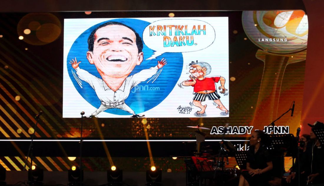 Karikatur bertema Kritiklah Daku milik Karikaturis Ashady JPNN.com saat diumumkan sebagai pemenang Adinegoro Kategori Karikatur pada acara Launching HPN 2021 dan Anugerah Adinegoro di Gedung TVRI, Jakarta, Senin (31/1). - JPNN.com