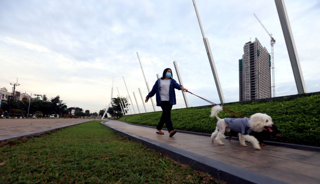 Suasana baru taman Kalimalang, Bekasi, Jawa Barat, Jumat (25/2). Proyek revitalisasi Kalimalang Bekasi yang menyulap bantaran Kalimalang menjadi serupa Sungai Cheonggyecheon di Seoul, Korea Selatan, ini terlihat mulai rampung untuk tahap satu. - JPNN.com