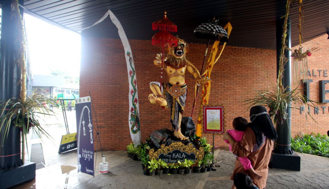 Ogoh-ogoh di Stasiun Tebet, Jakarta, Selasa (1/3). - JPNN.com