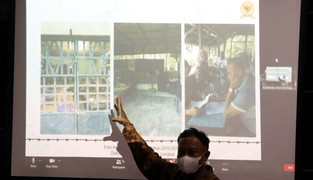 Komisioner Komnas HAM Choirul Anam memberikan keterangan pers terkait kasus kerangkeng manusia di rumah Bupati nonaktif Langkat Terbit Rencana Perangin Angin di kantor Komnas HAM, Jakarta, Rabu (2/3). Hasil temuan Komnas HAM mengungkap adanya 26 bentuk kekerasan serta praktik perbudakan terkait kasus kerangkeng manusia di kediaman Terbit, serta mengungkap dugaan adanya keterlibatan oknum anggota TNI-Polri dalam aktivitas di kerangkeng tersebut. - JPNN.com