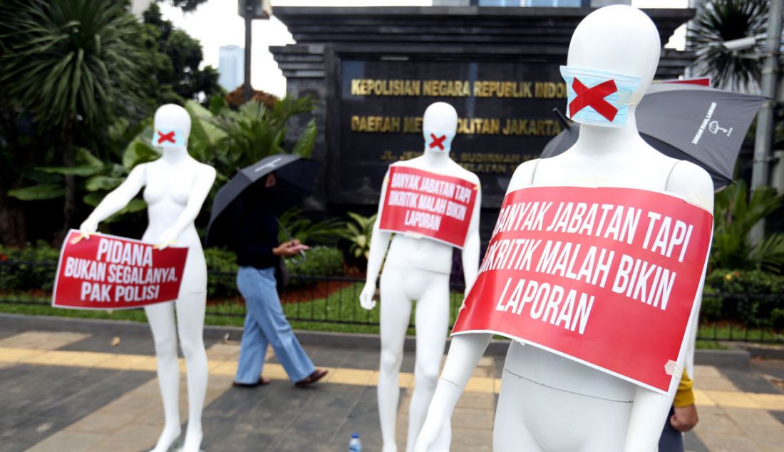 Demonstrasi maneken Kontras di depan Polda Metro Jaya, Jakarta, Senin (21/3). - JPNN.com