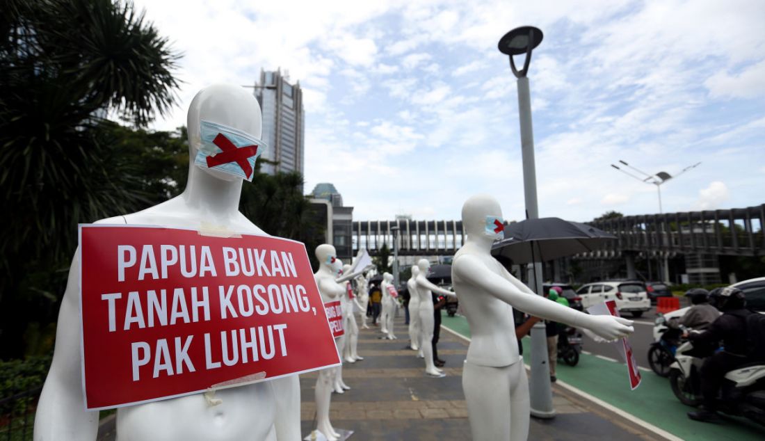 Demonstrasi maneken Kontras di depan Polda Metro Jaya, Jakarta, Senin (21/3). - JPNN.com