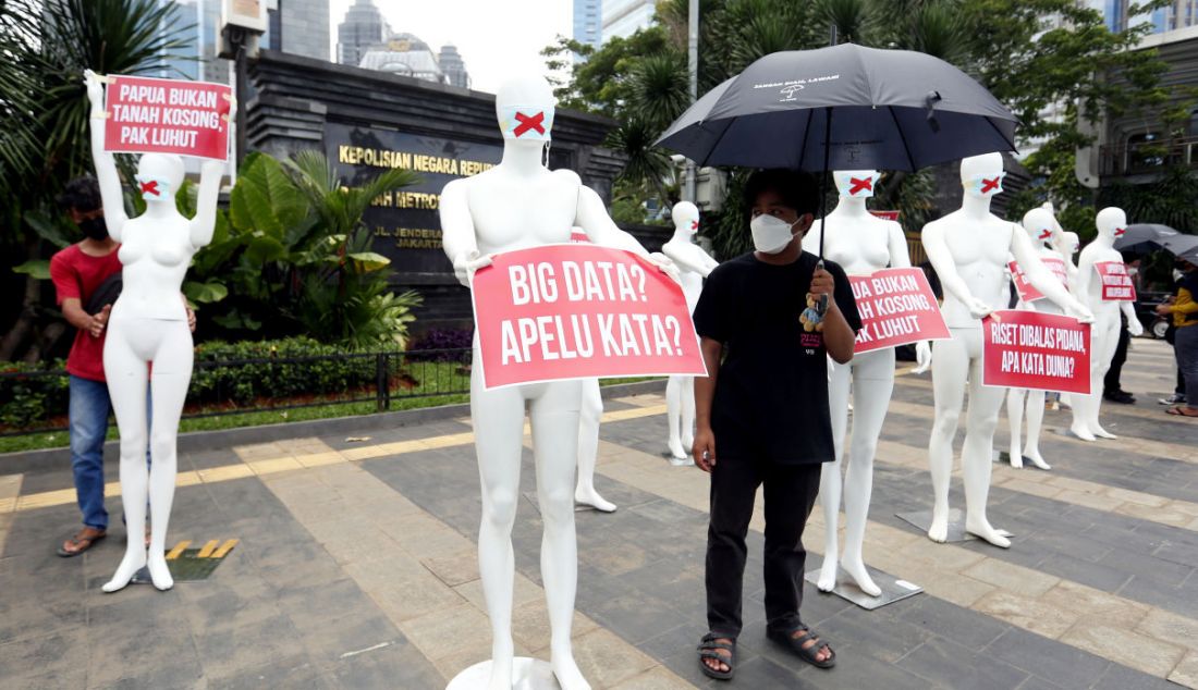 Aksi demonstrasi maneken Kontras di depan Polda Metro Jaya, Jakarta, Senin (21/3). - JPNN.com