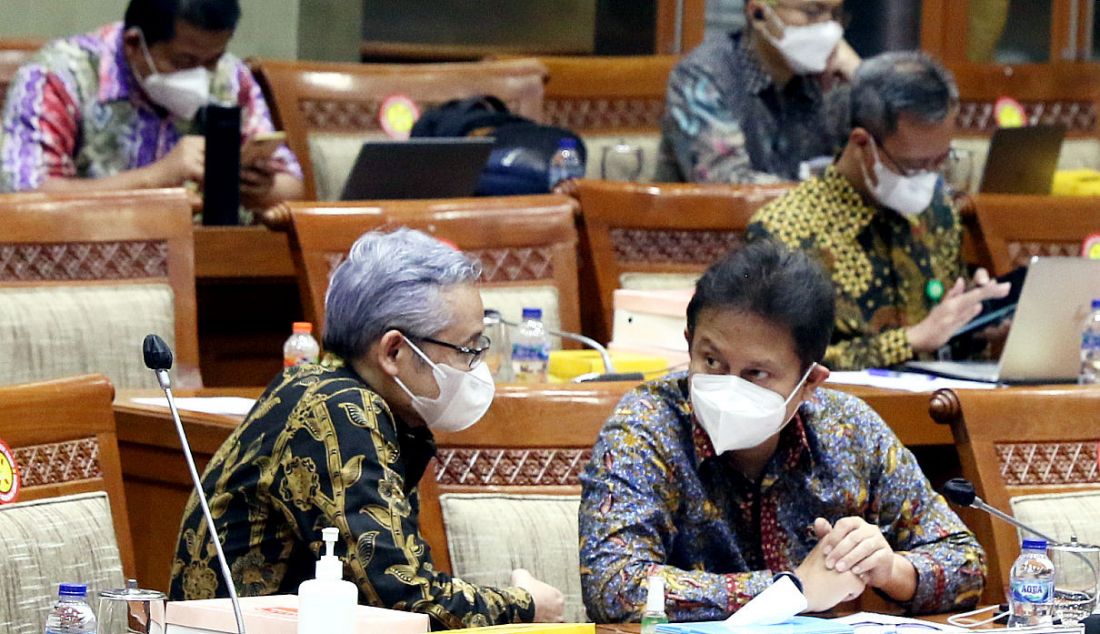 Menkes Budi Gunadi Sadikin mengikuti rapat kerja dengan Komisi IX DPR, Jakarta, Selasa (22/3). Rapat tersebut membahas pergeseran pagu alokasi Kementerian Kesehatan RI tahun anggaran 2022 sesuai perubahan struktur organisasi dan tata kerja Kemenkes. - JPNN.com