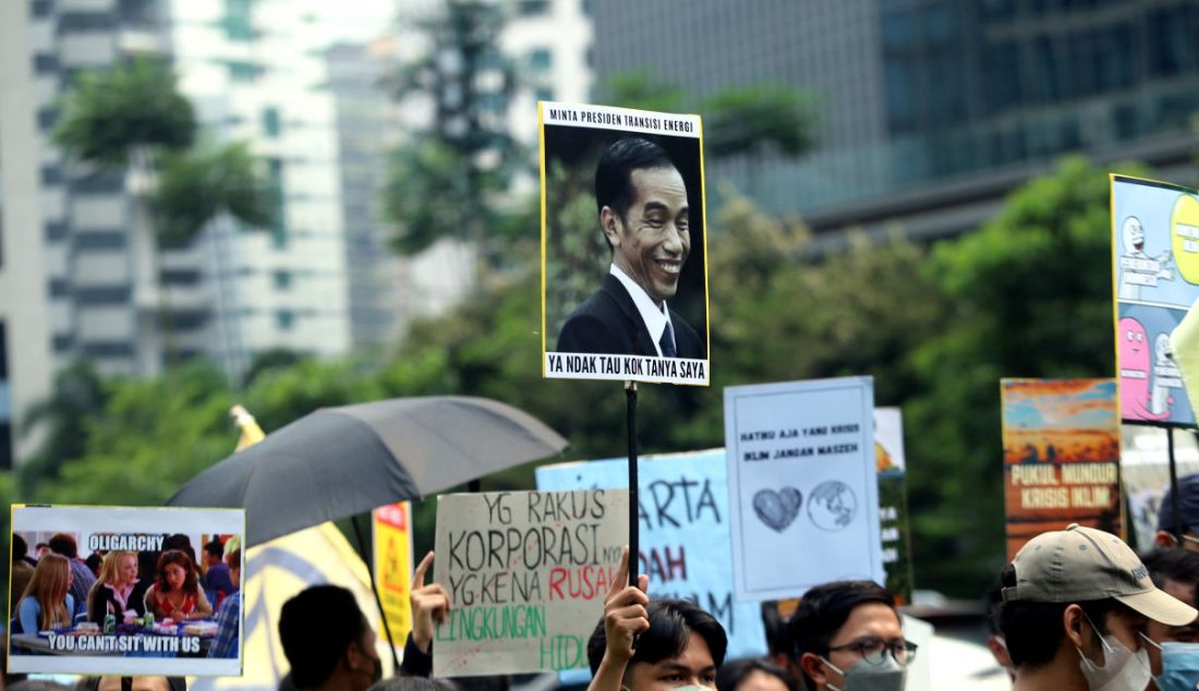 Foto seperti Jokowi terlihat dalam aksi Climate Change di kawasan Sudirman, Jakarta, Jumat (25/3). Aksi bertema Krisis Iklim Penyebab Kematian (Nothing On A Dead Planet). - JPNN.com