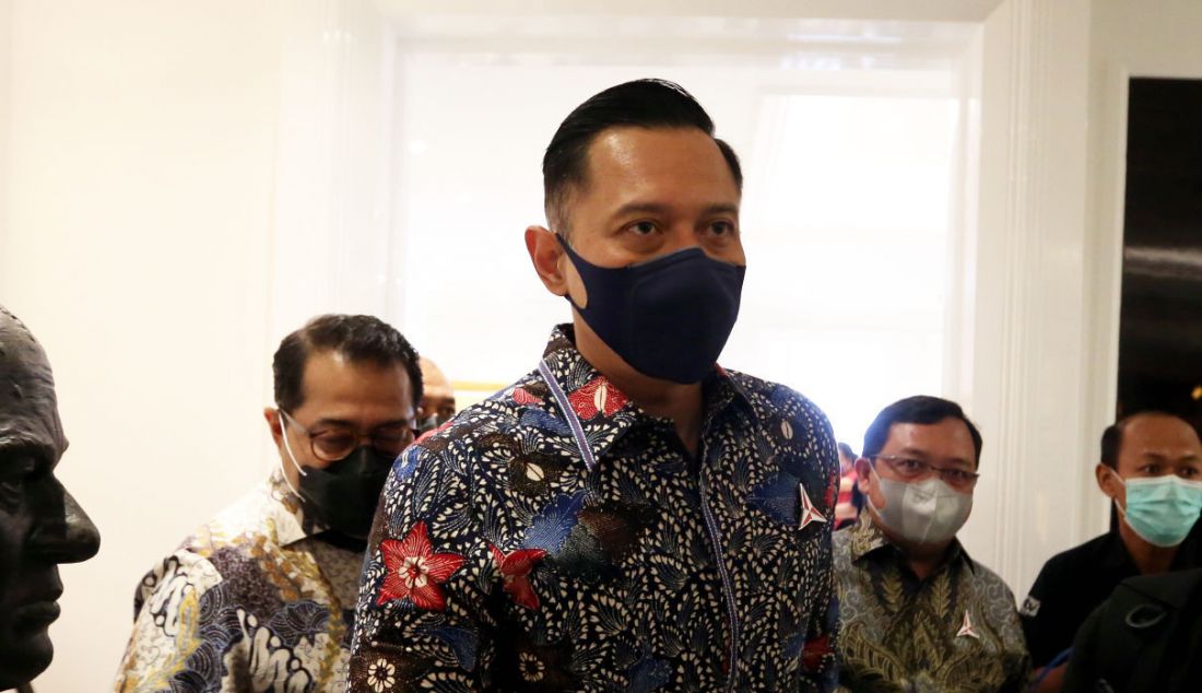 Ketua umum Partai Demokrat Agus Harimurti Yudhoyono saat menemui Ketua umum Partai Nasdem Surya Paloh di Kantor DPP Partai Nasdem, Jakarta, Selasa (29/3). Pertemuan tersebut membahas tentang politik kebangsaan. - JPNN.com