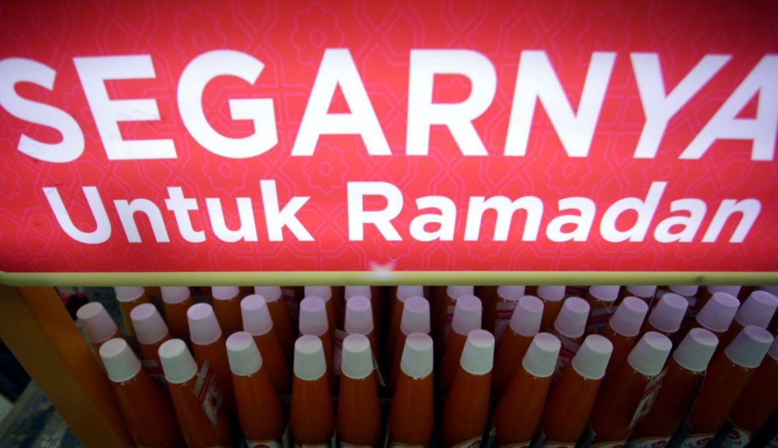 Badan Pangan Nasional menjamin ketersediaan barang pokok atau bahan pangan aman menjelang Ramadan. Berdasarkan catatan hingga Mei 2022 beras surplus 8,7 juta ton. Kemudian jagung surplus 3,2 juta ton dan juga kedelai. Daging ayam ras surplus 357.700 ton, kemudian telur ayam ras surplus 98.500 ton, dan gula surplus 544.000 ton. Begitu pun dengan minyak goreng juga kondisinya surplus sekitar 663.493 ton. - JPNN.com