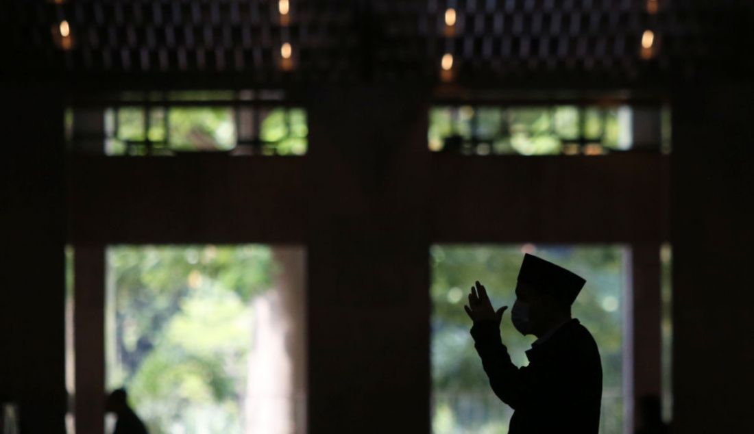 Salat di Masjid Istiqlal, Jakarta, Senin (4/4). - JPNN.com