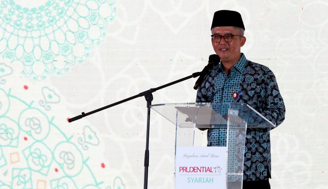 Deputi Komisioner Pengawas Industri Keuangan Non Bank II OJK Mochammad Ihsanuddin saat acara peluncuran Prudential Syariahdan Talk show dengan topik “Mewujudkan Komitmen Indonesia sebagai Pusat Ekonomi Syariah Dunia, Jakarta, Selasa (5/4). - JPNN.com