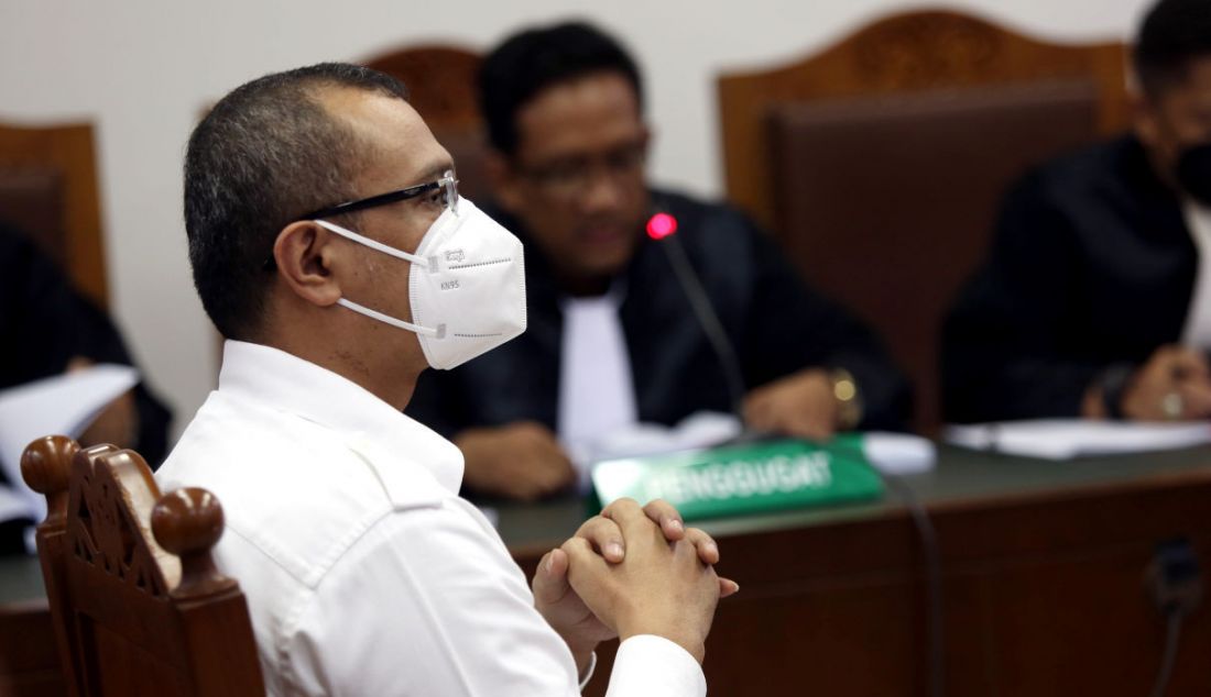 Terdakwa kasus dugaan penyebara berita bogong (cuitan 'Allahmu Lemah') Ferdinand Hutahaean menjalani sidang tuntutan di Pengadilan Negeri Jakarta Pusat, Jakarta, Selasa (5/4). Ferdinand dituntut tujuh bulan dipenjara. - JPNN.com