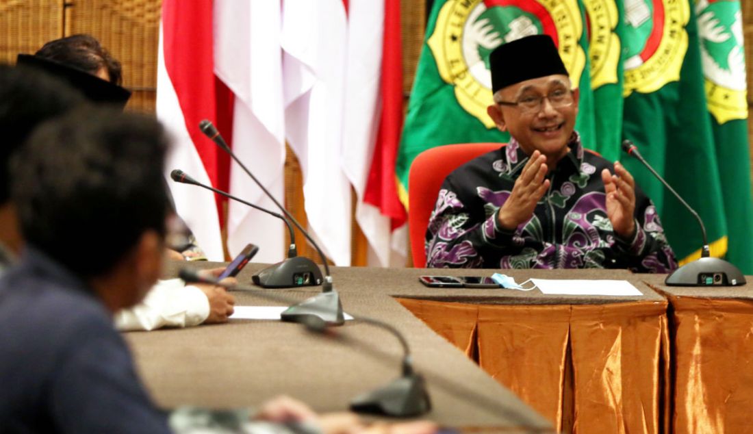 Ketua Umum DPP Lembaga Dakwah Islam Indonesia KH Chriswanto Santoso saat berdiskusi dengan wartawan mengenai Berdemokrasi di tahun politik, Jakarta. Senin, (18/4). - JPNN.com