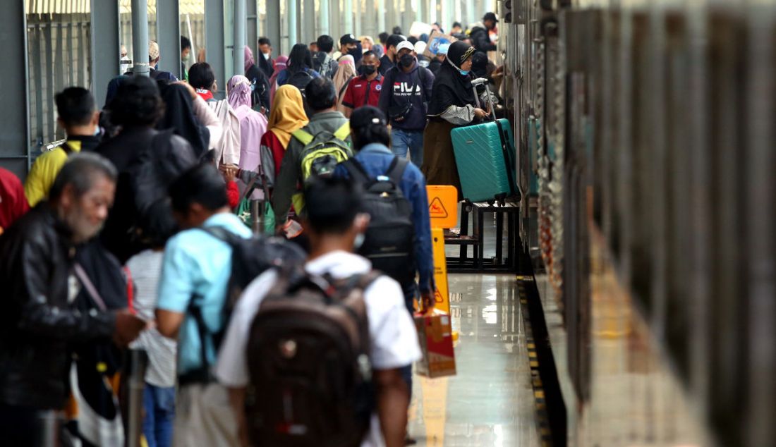 Suasana Stasiun Pasar Senen, Jakarta, Selasa (26/4). - JPNN.com