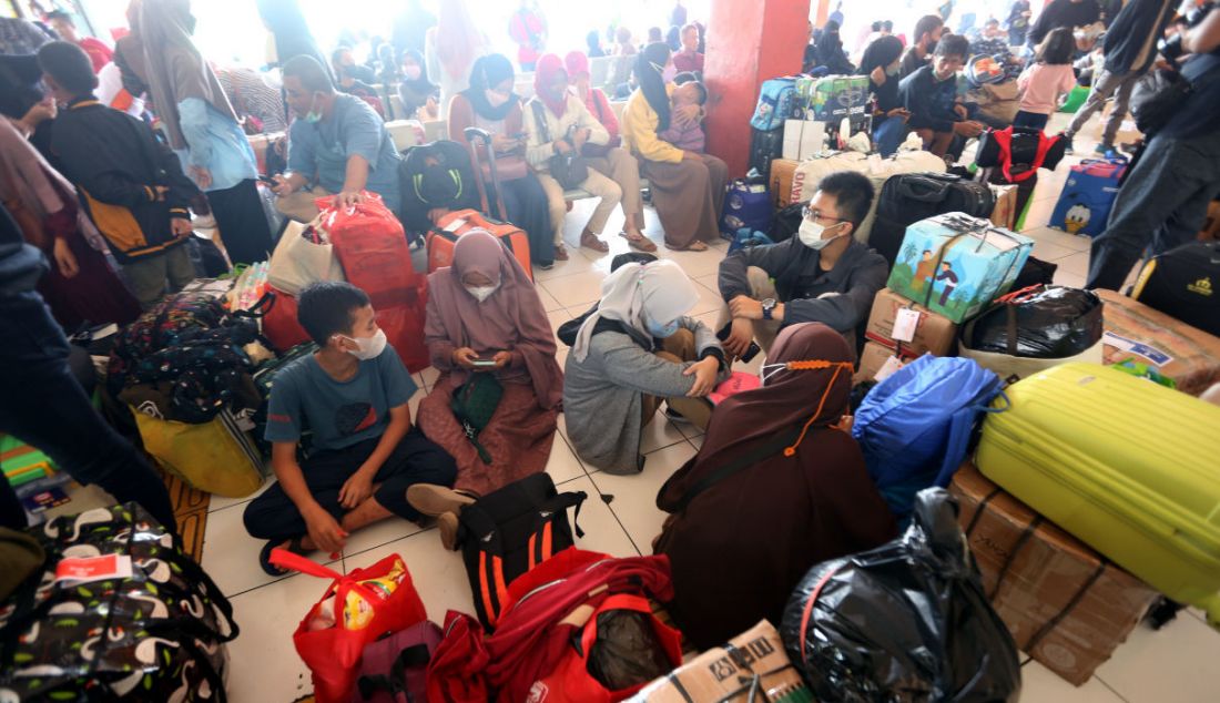 Suasana di Terminal Kampung Rambutan, Jakarta, Rabu (27/4). - JPNN.com