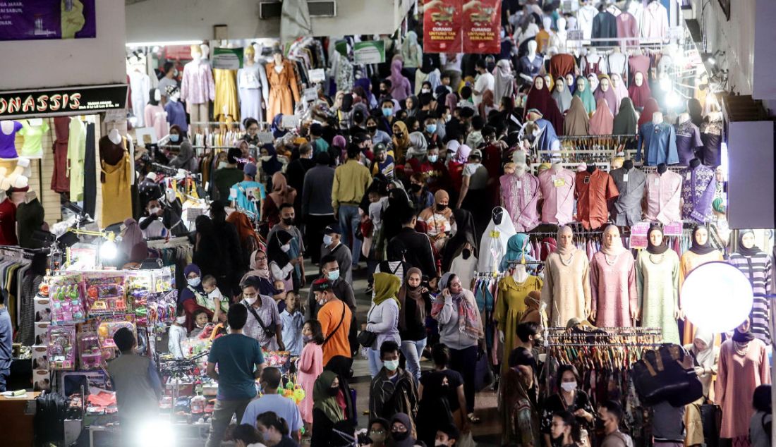 Menjelang Lebaran, Pasar Tanah Abang mulai ramai pengunjung, Kamis (28/4). - JPNN.com