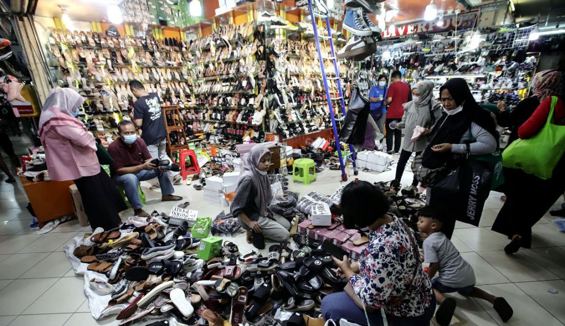 Aktivitas perdagangan di Pasar Tanah Abang, Jakarta Pusat, Kamis (28/4). - JPNN.com
