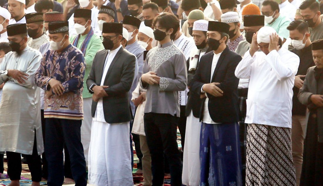 Wali Kota Bogor Bima Arya dan Wakil Wali Kota Bogor Dedie A. Rachim salat Idulfitri 1 Syawal 1443 Hijriah di Lapangan Sempur, Kota Bogor, Jawa Barat, Senin (2/5). - JPNN.com