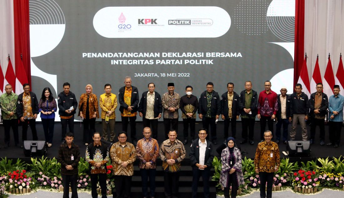 Ketua KPK Firli Bahuri bersama Ketua KPU Hasyim Asy’ari, Ketua Bawaslu Rahmat Bagja, Itjen Kemendagri Tumpak Haposan dan perwakilan dari 20 partai politik menghadiri Executive Briefing Politik Cerdas Berintegritas (PCB) Terpadu di Gedung KPK, Rabu (18/5). - JPNN.com