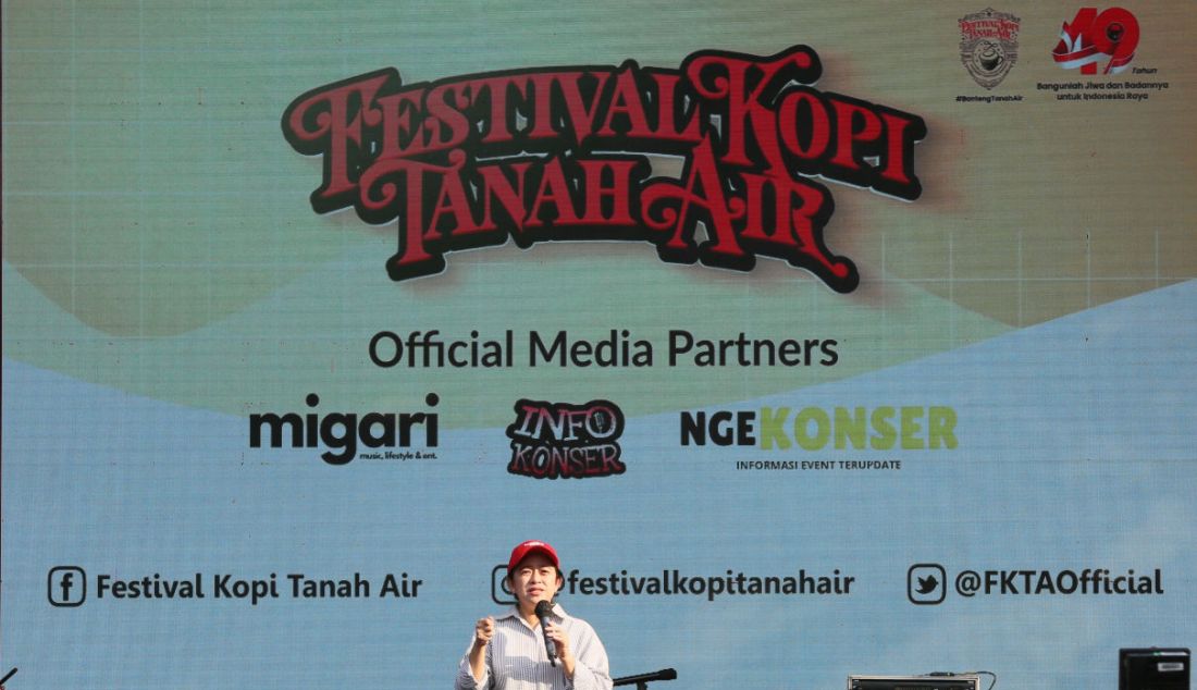 Ketua DPR RI Puan Maharani memberikan pidato pada Festival Kopi Tanah Air di Lapangan Parkir Timur, Senayan, Gelora Bung Karno, Jakarta, Jumat (27/5). Foto: Ricardo - JPNN.com