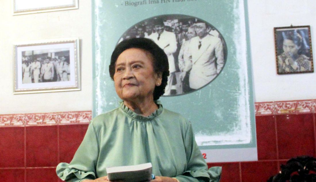 Sejarawan Wanita Irna HN Hadi Soewito saat peluncuran Buku Untuk Bung Karno dan Taman Siswa, biografi Irna HN Hadi Soewito, Jakarta Sabtu (28/5). - JPNN.com